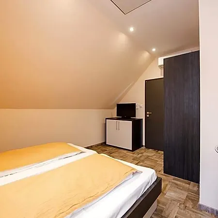 Brigitte Apartahotel 3*