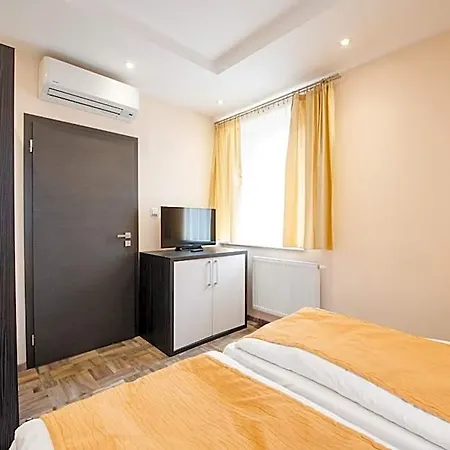 Brigitte Apartahotel 3*