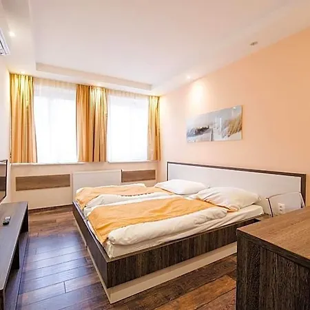 Brigitte Apartahotel 3*