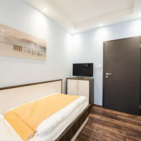 Brigitte Aparthotel 3*